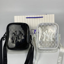 Cargar imagen en el visor de la galería, Women Transparent Shoulder Bag Clear PVC Jelly Removable Adjustable Strap Top-handle Summer Beach Bag Girls Messenger Bag
