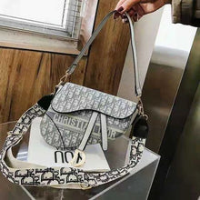 Cargar imagen en el visor de la galería, Women Quilted PU Leather Chains Handbag Shoulder Party Evening Bag
