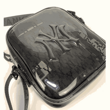 Cargar imagen en el visor de la galería, Women Transparent Shoulder Bag Clear PVC Jelly Removable Adjustable Strap Top-handle Summer Beach Bag Girls Messenger Bag
