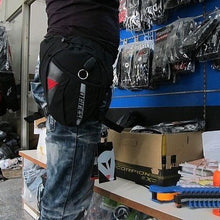 Cargar imagen en el visor de la galería, Borsa Moto Da Gamba Marsupio Zaino Tracolla Borsello Moto Scooter Leather Bag
